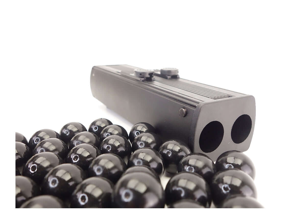 Thunder Stick Défense TS68 Noir Cal. 68 CO2 avec des billes noires en plastiques.