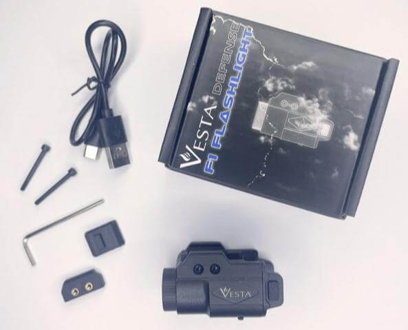 Vesta Defense F1 Lampe Tactique Strobe USB 21mm 500lm étanche IPX4 avec accessoires et câble USB.