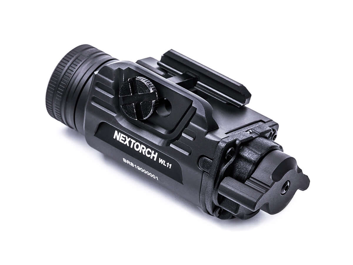 Nextorch WL11 Lampe LED 650lm pour arme de poing vue latérale mettant en avant sa conception compacte et robuste.