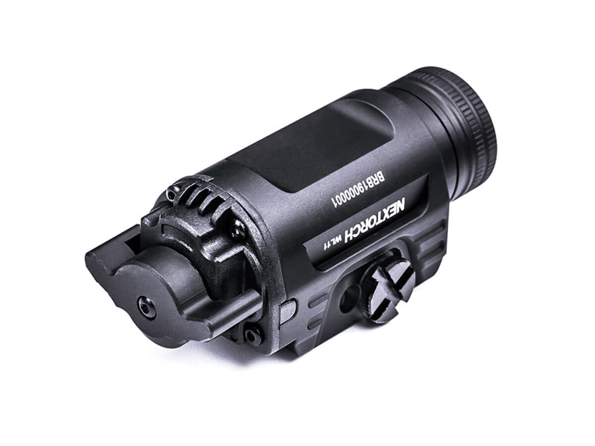 Nextorch WL11 Lampe LED 650lm pour arme de poing vue latérale avec accessoires montés.